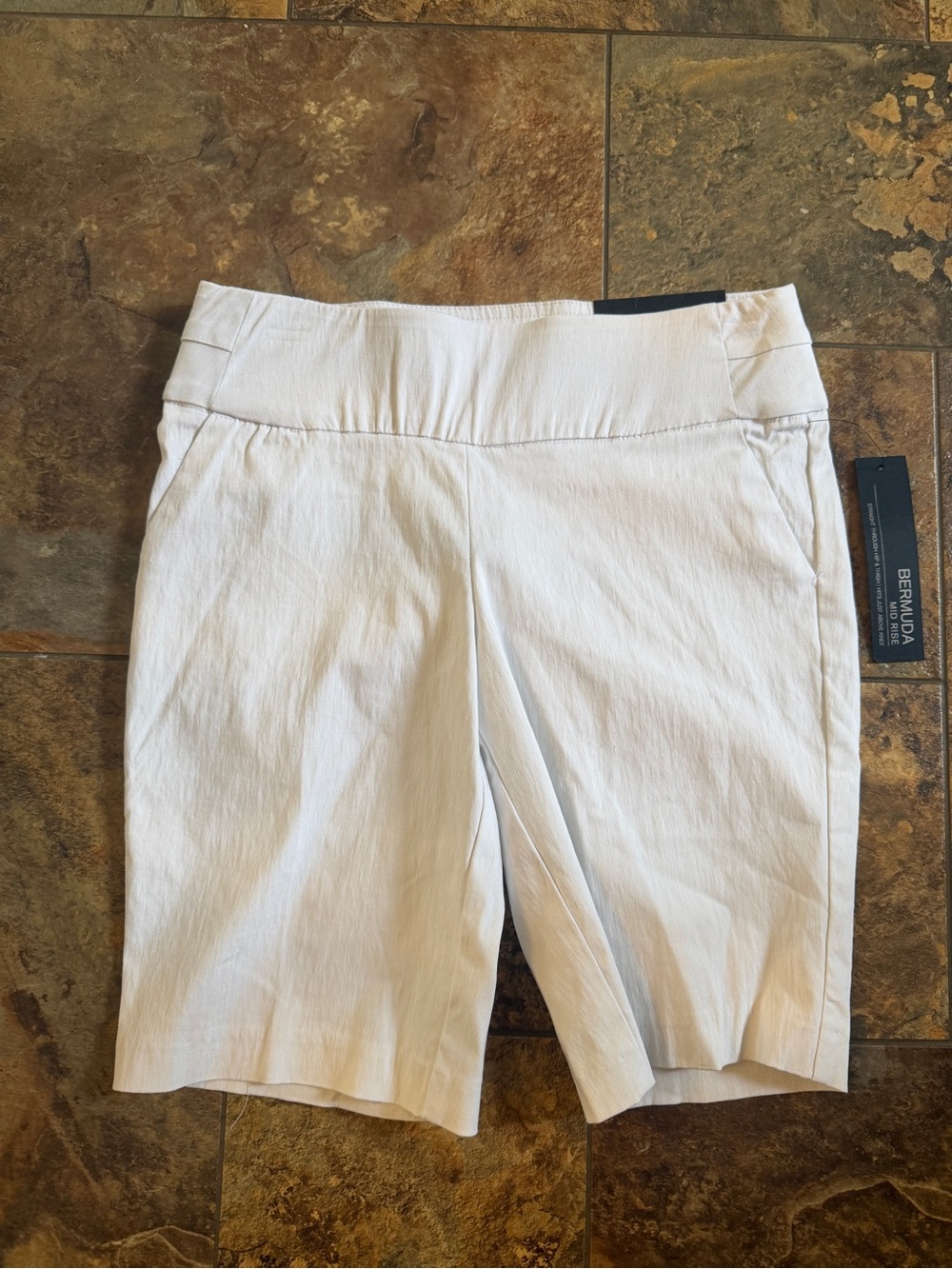 Apt. 9 Women's White Bermuda Shorts 6 petite